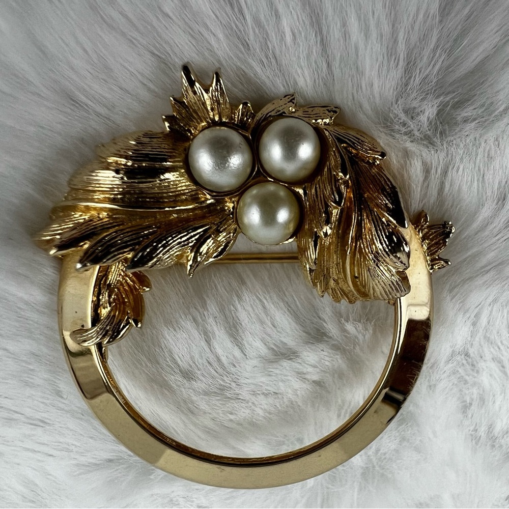 Sarah Coventry Vintage Wreath Brooch